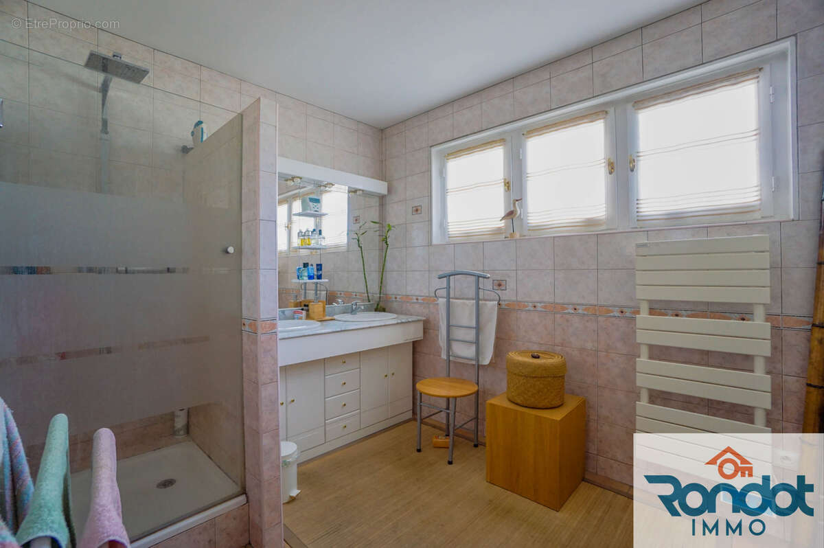 Maison à SAVIGNY-LE-SEC