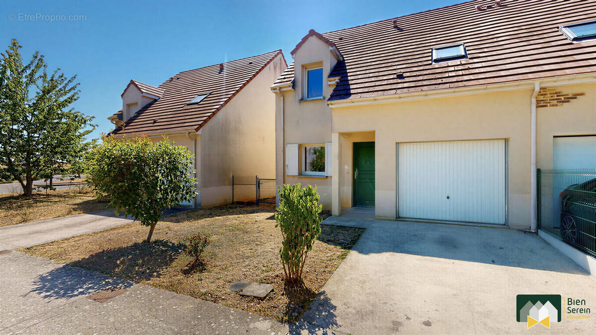 Maison à LEVES