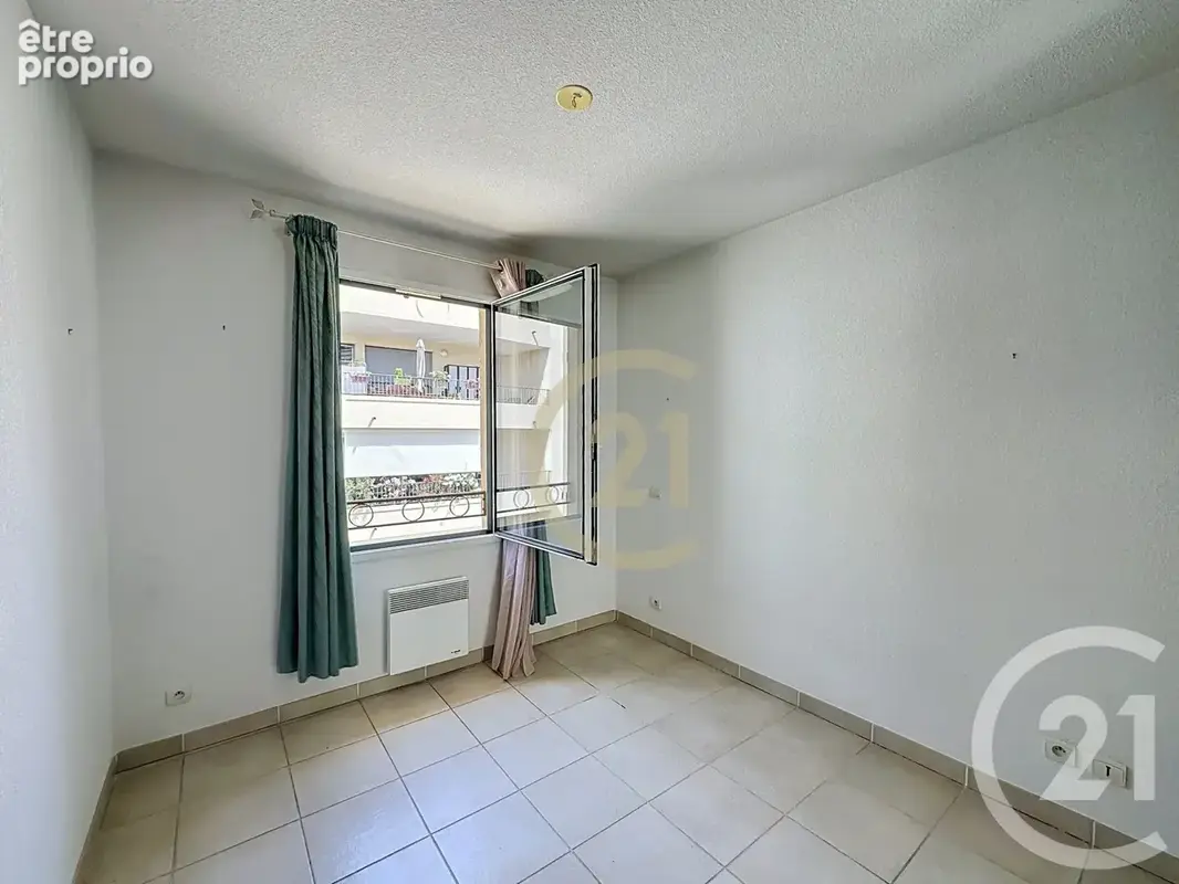 Appartement 70 m² à Uzes  - photo 7