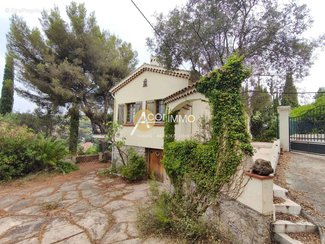 Villa t3 + t2 + garage - photo 4