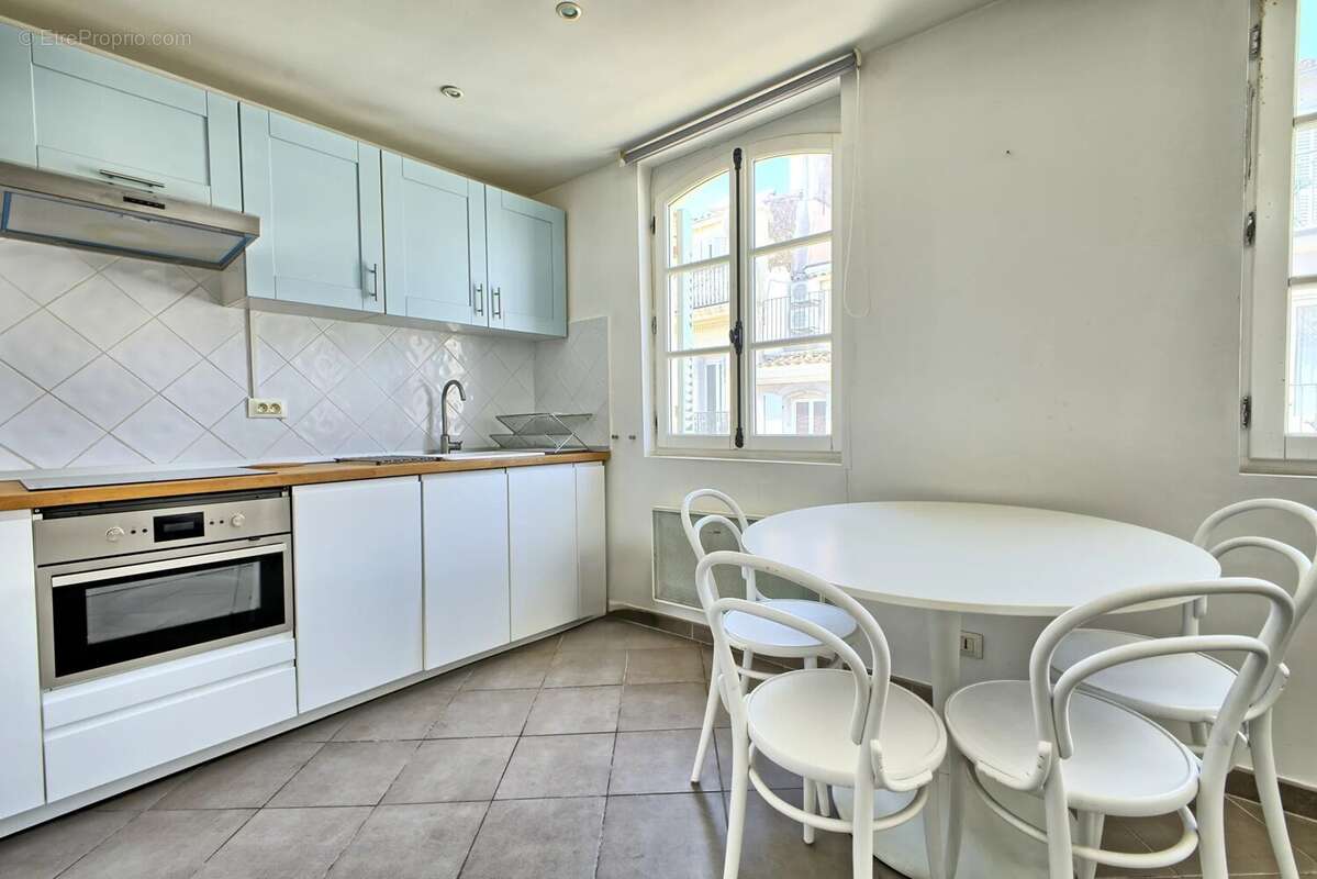Appartement à MARSEILLE-1E