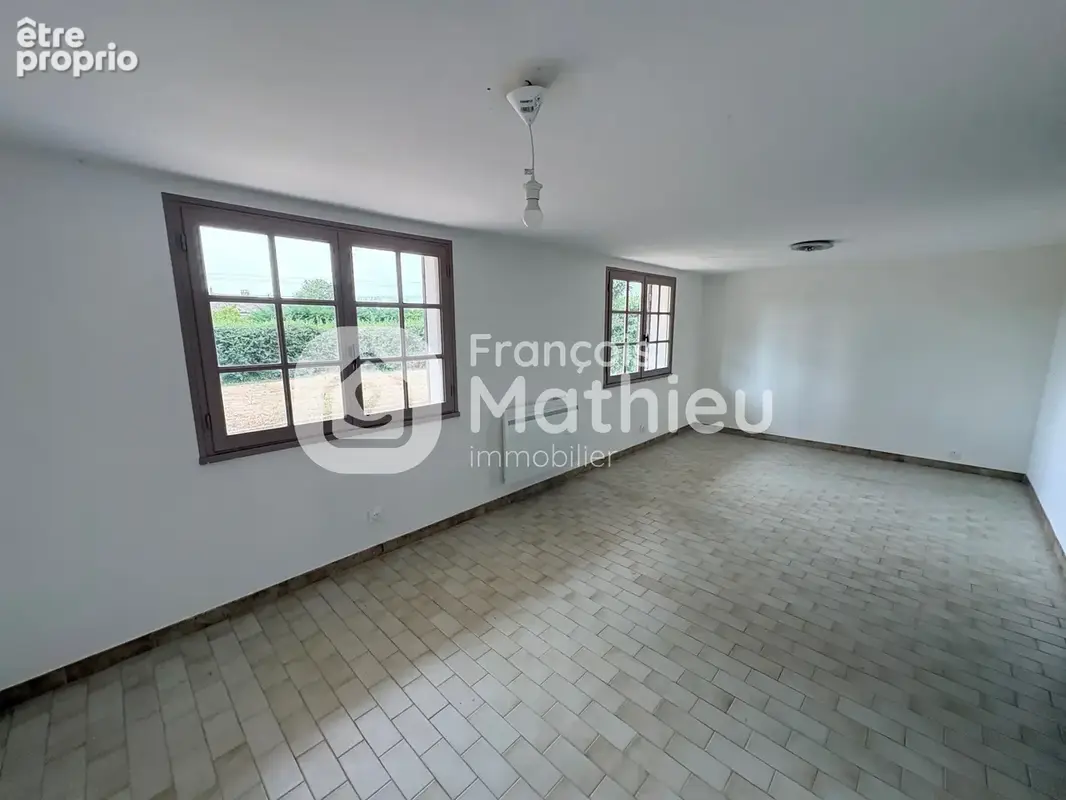 Ambérieux en Dombes : maison sus sous-sol 143m2 hab - 5 pièces + grand garage - 1 304m2 de terrain - photo 9