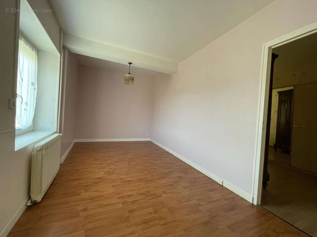 Maison à MONTFORT-LE-GESNOIS