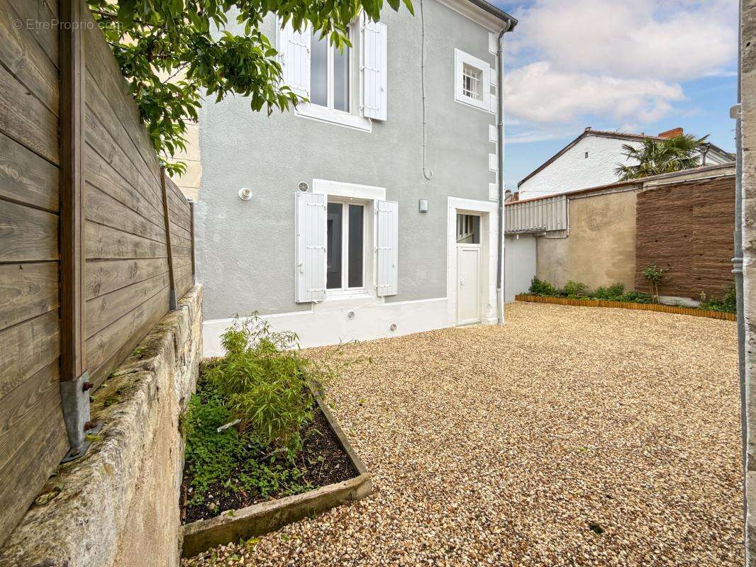  ensemble immobilier rénové avec double garage – quartier saint-georges à périgueux  - photo 5