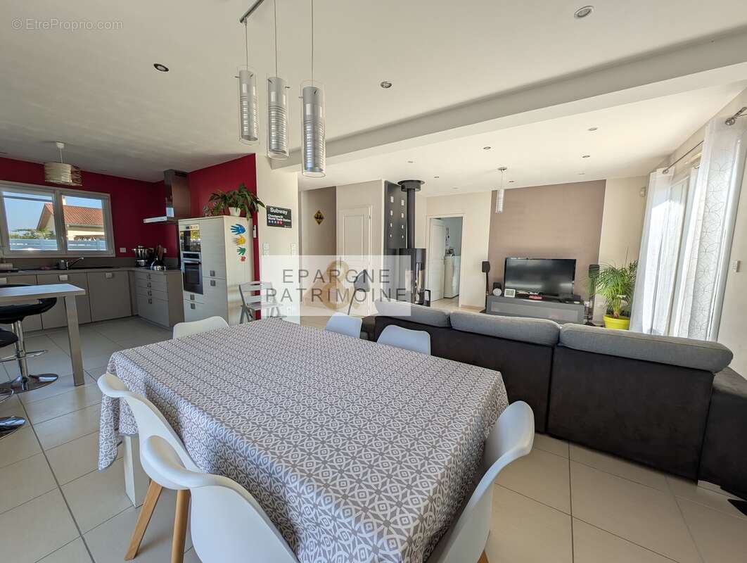 n°8 - Maison à CHARVIEU-CHAVAGNEUX