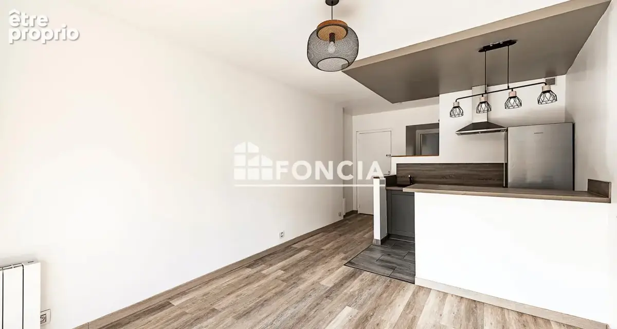Menton proximite gare routiere et commerces 2 pieces traversant en etage eleve - photo 6
