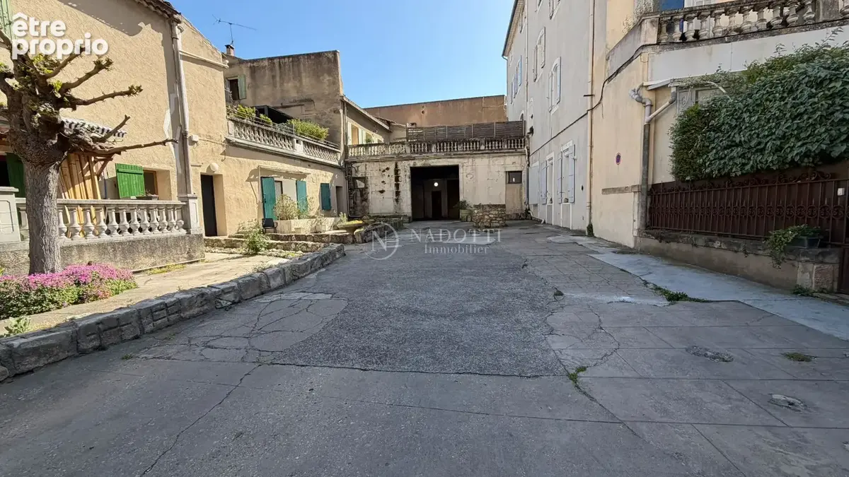 Appartement à rénover avec cour et place de parking - photo 2