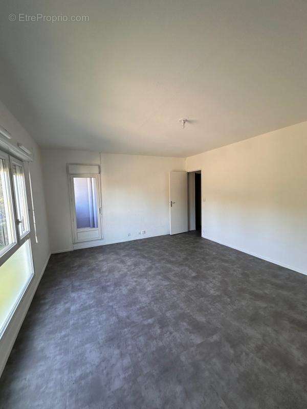 Appartement à LE PUY-SAINTE-REPARADE