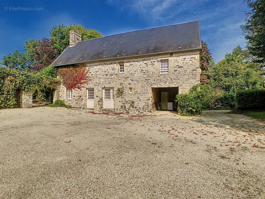 Maison à MONTCUIT