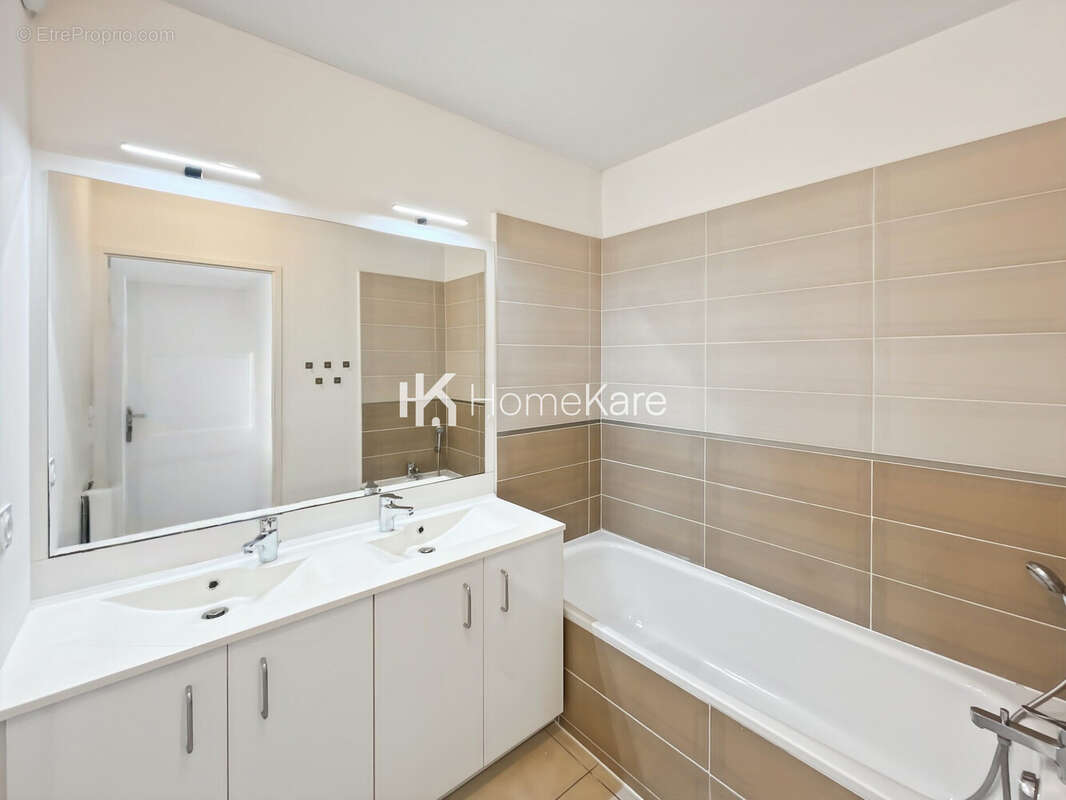 Maison 80 m² à La Salvetat-Saint-Gilles  - photo 9