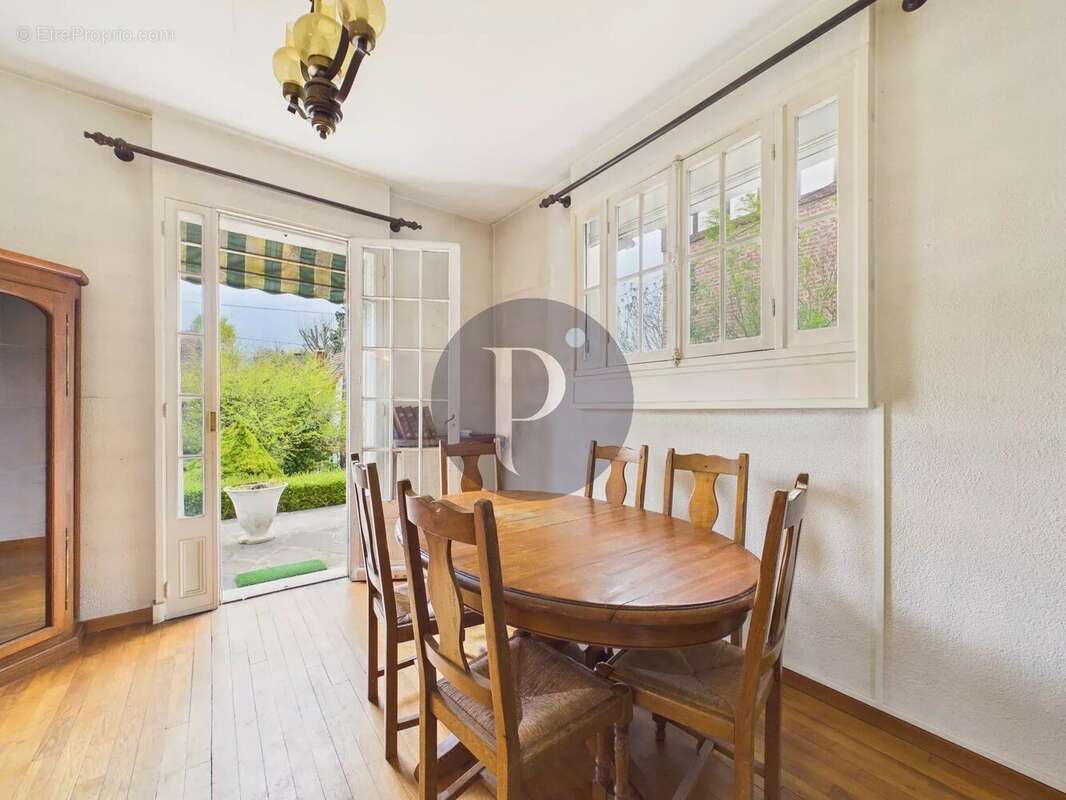 Maison à VERRIERES-LE-BUISSON