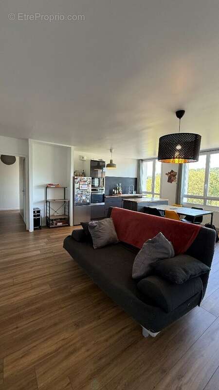 COUP DE CUR  Appartement 4 pièces entièrement rénové, lumineux, avec balcon et parking - photo 5