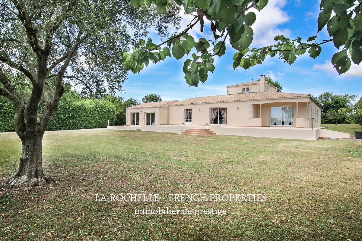 Maison à MONTROY