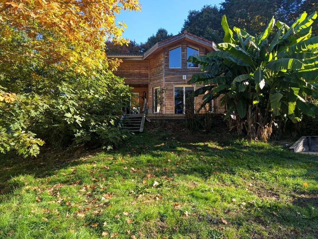 Maison à EYMOUTIERS