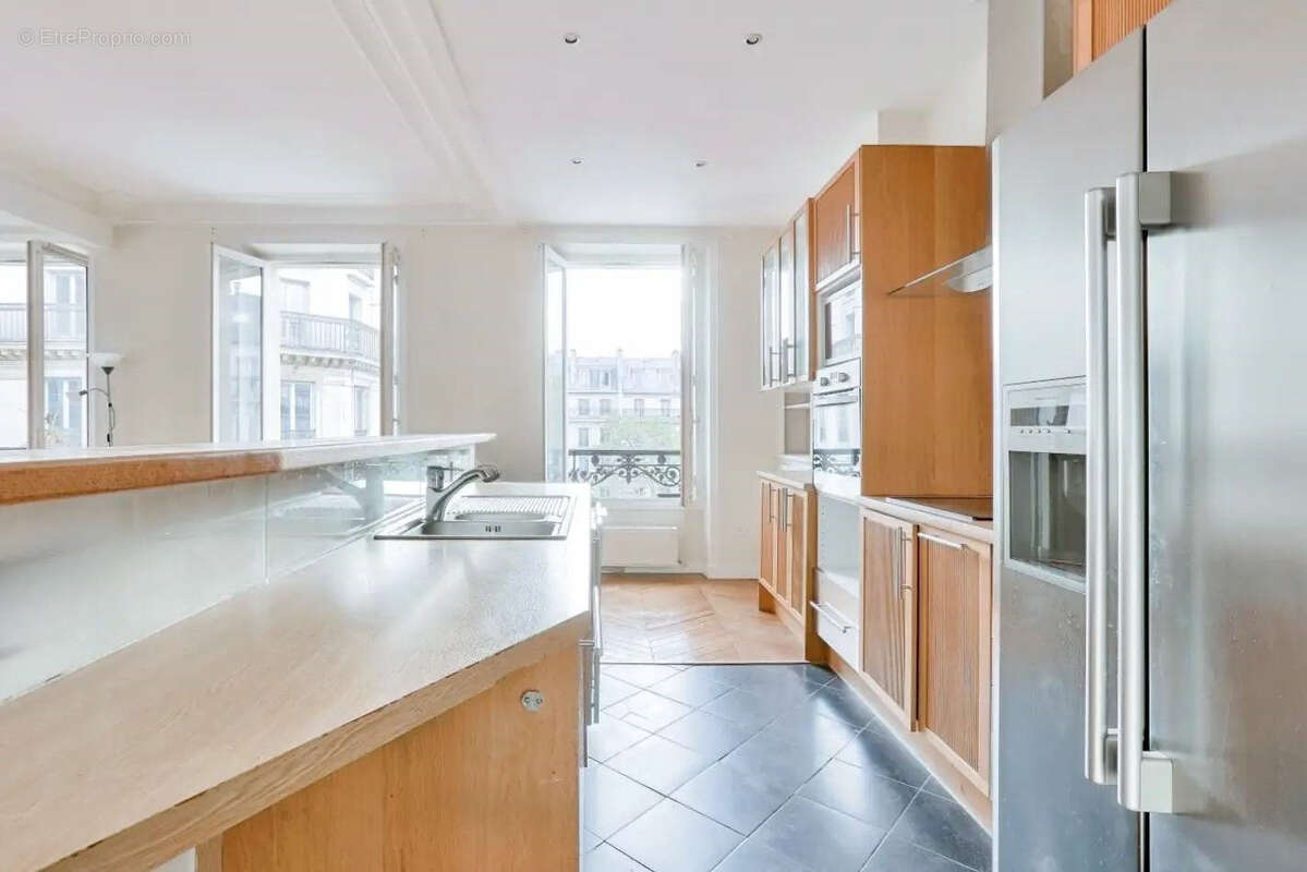 Appartement à PARIS-2E