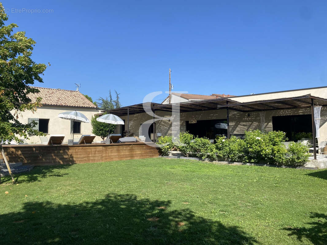 Maison 255 m² à Vaison-La-Romaine  - photo 2