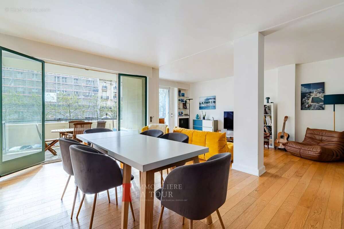 Appartement à PARIS-16E