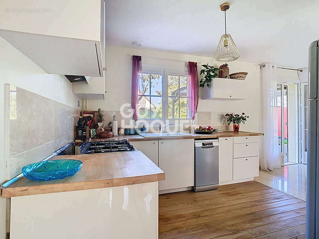 Maison à PEROY-LES-GOMBRIES