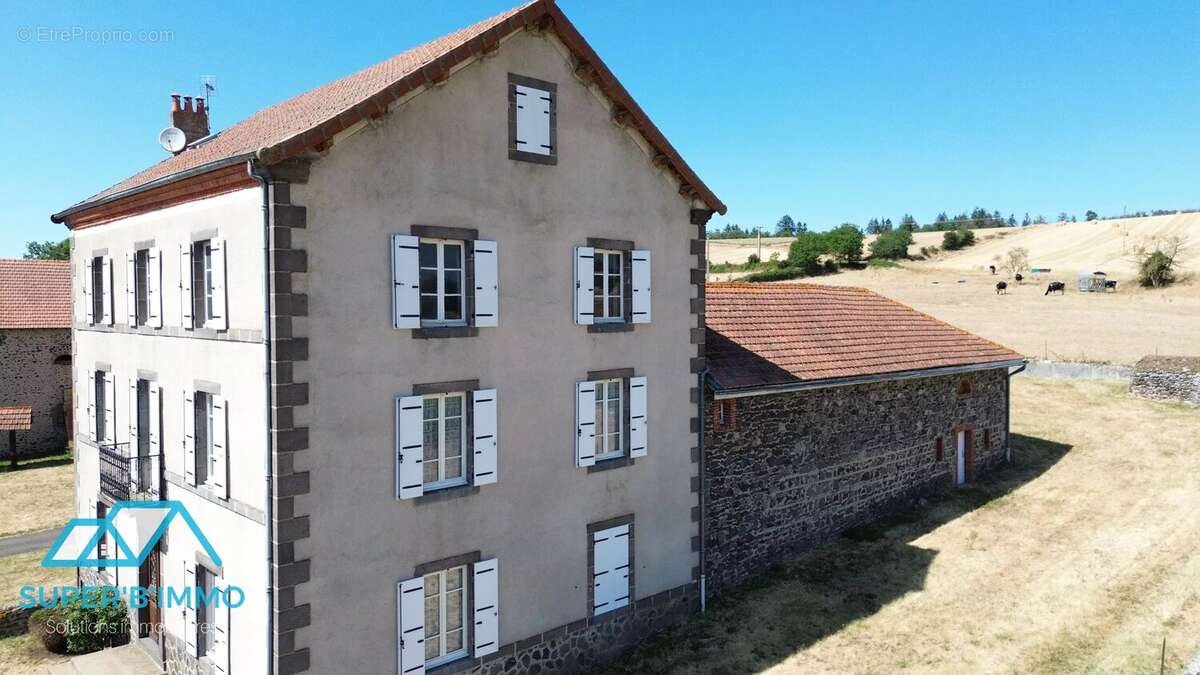 Maison de maitre avec dépendances et terrain - photo 20