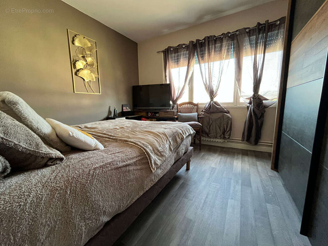 Appartement à GUILHERAND-GRANGES