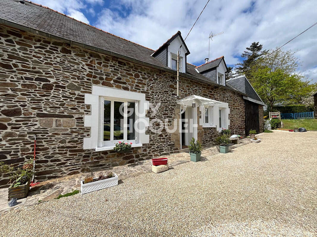 Maison à JUGON-LES-LACS