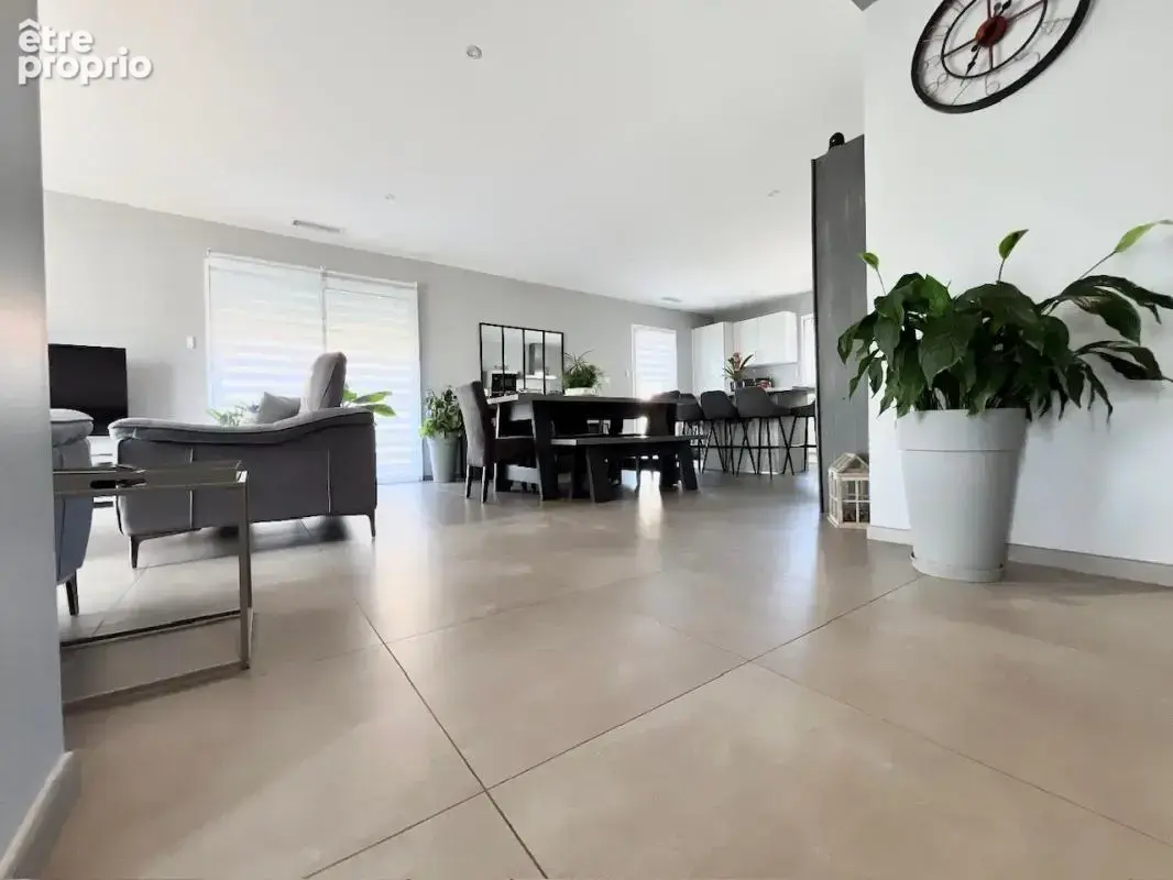 Magnifique maison de 118 m² en R+1 sur un terrain de 435 m²  en 3 faces piscinable et sans vis-à-vis - photo 3