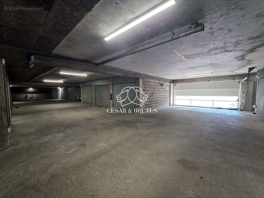 Parking 12 m² à Lyon-7e  - photo 6