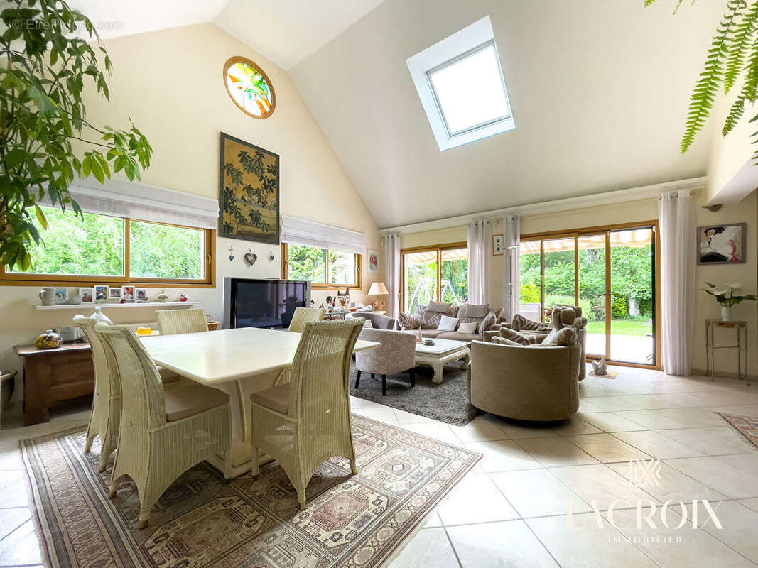 Maison à LA CHAPELLE-DES-FOUGERETZ