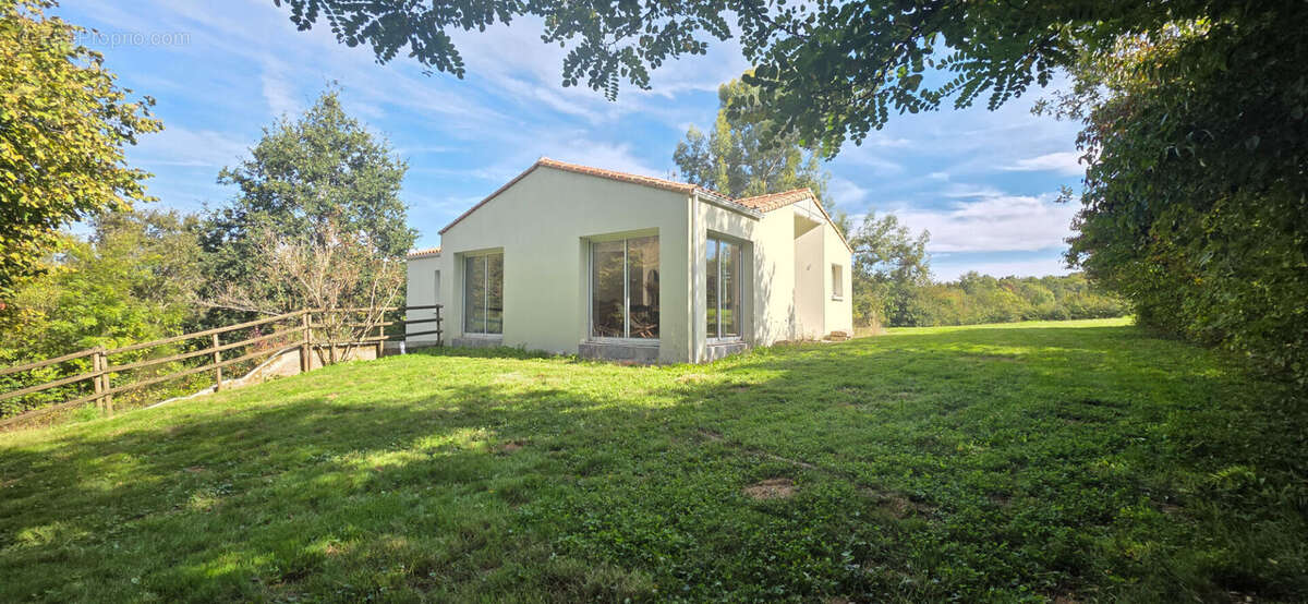 Maison à LE GIROUARD