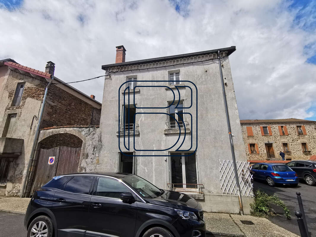 Maison à SAINT-ALYRE-D'ARLANC