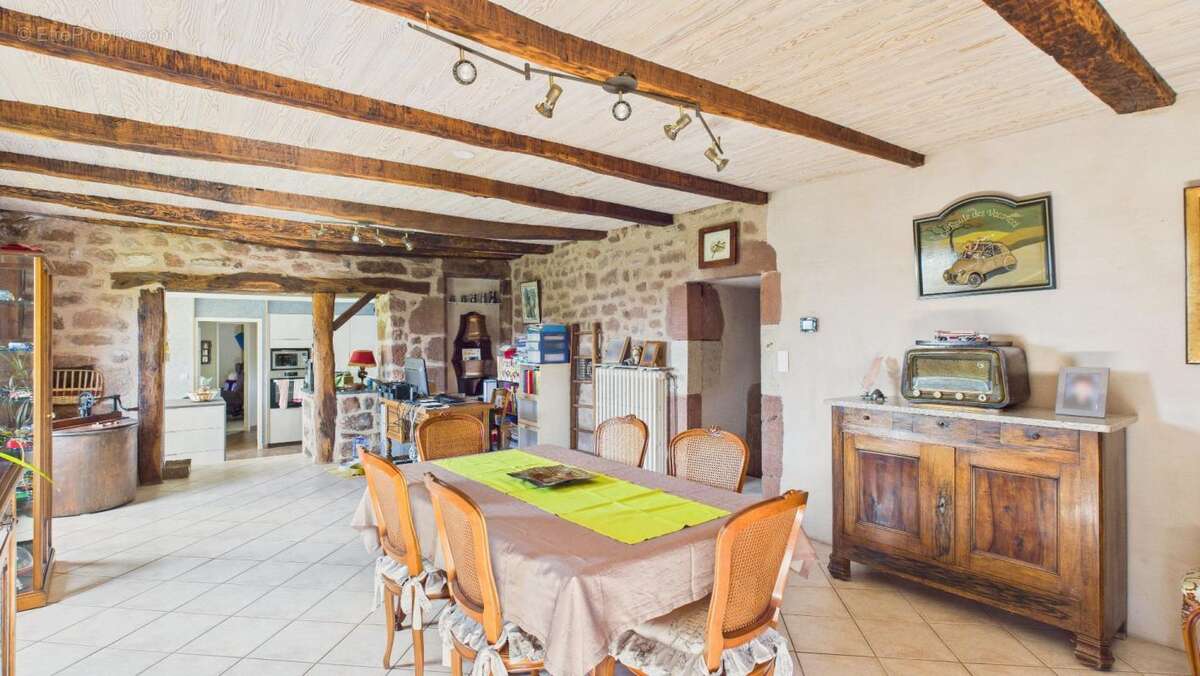 Maison à SAINT-CHRISTOPHE-VALLON
