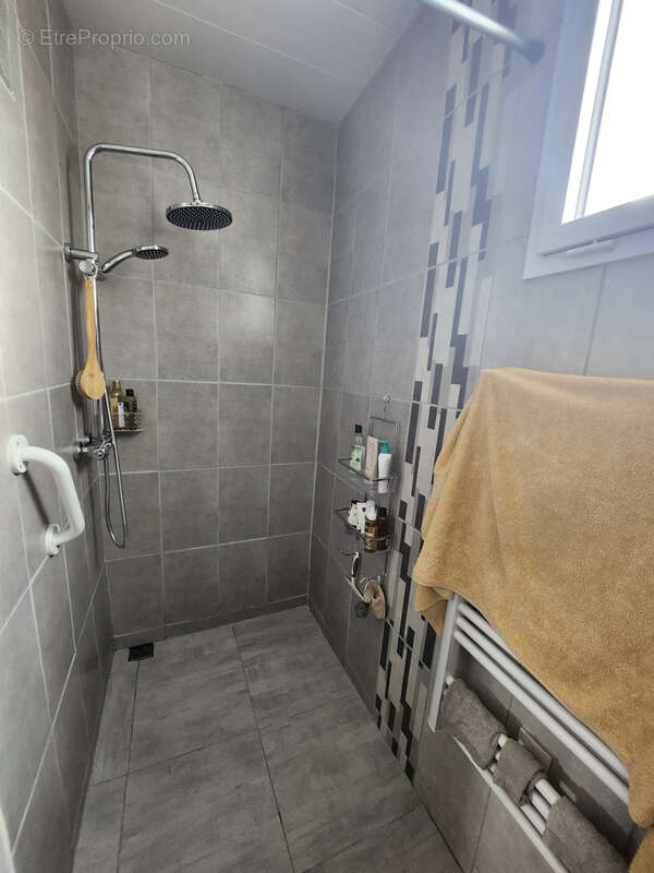 Maison avec 3 chambres dont une parentale, grande dépendance de 89m2 et spa intérieur. - photo 19