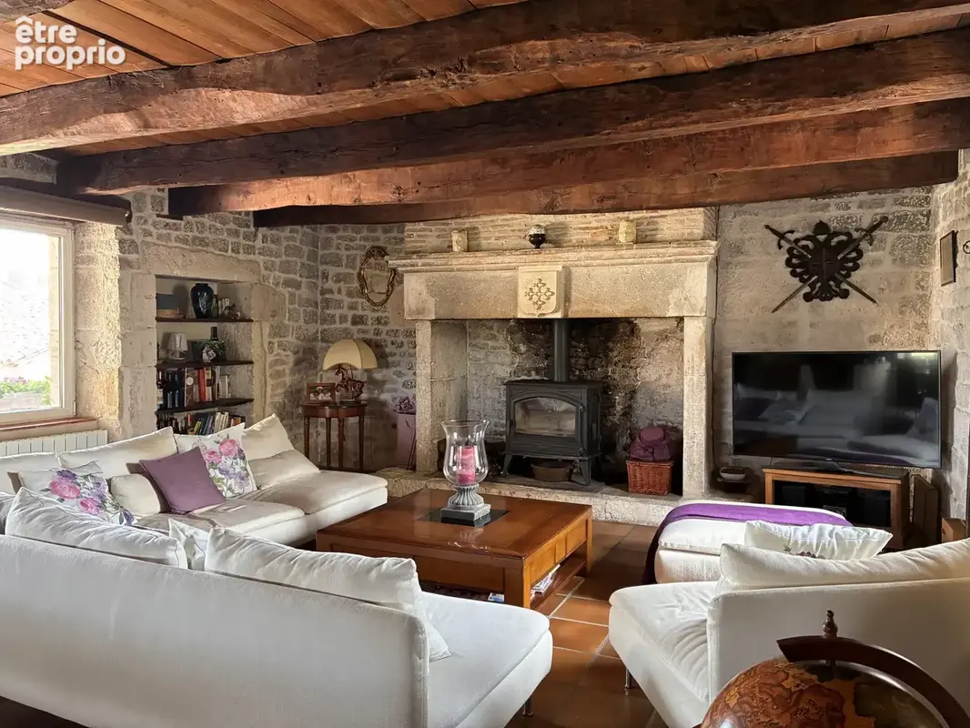 Ensemble quercynois avec pigeonnier, grange en pierre, piscine et gîte. - photo 13