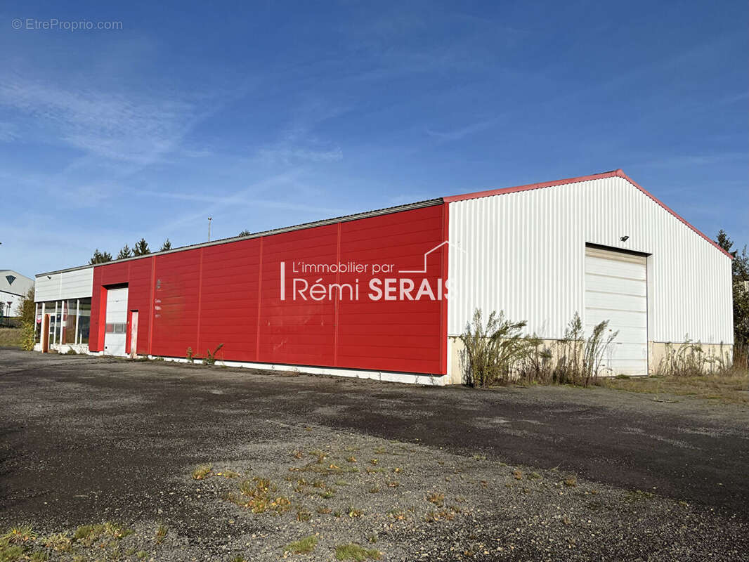 Commerce à CONDE-SUR-NOIREAU