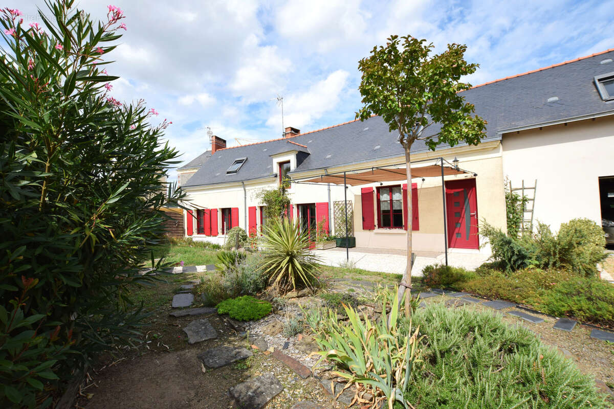 Maison à BRISSAC-QUINCE