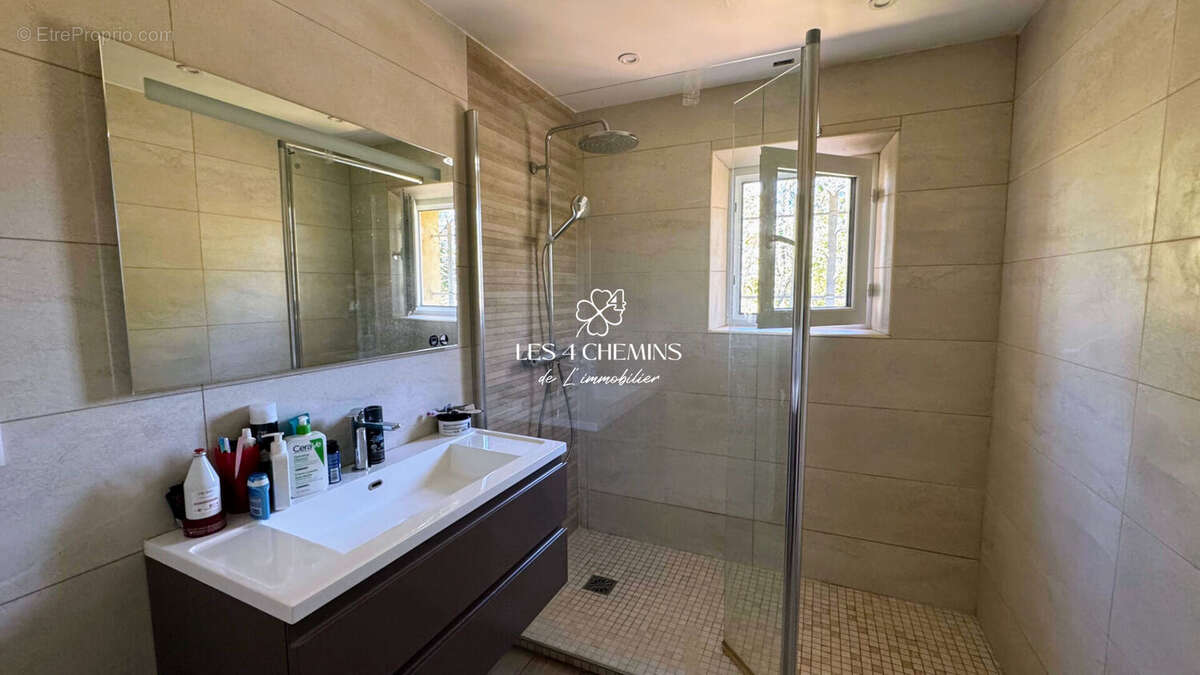 A vendre, belle villa  provençale 7 pièces 270 m2 sur 5000 m2 boisé - photo 16