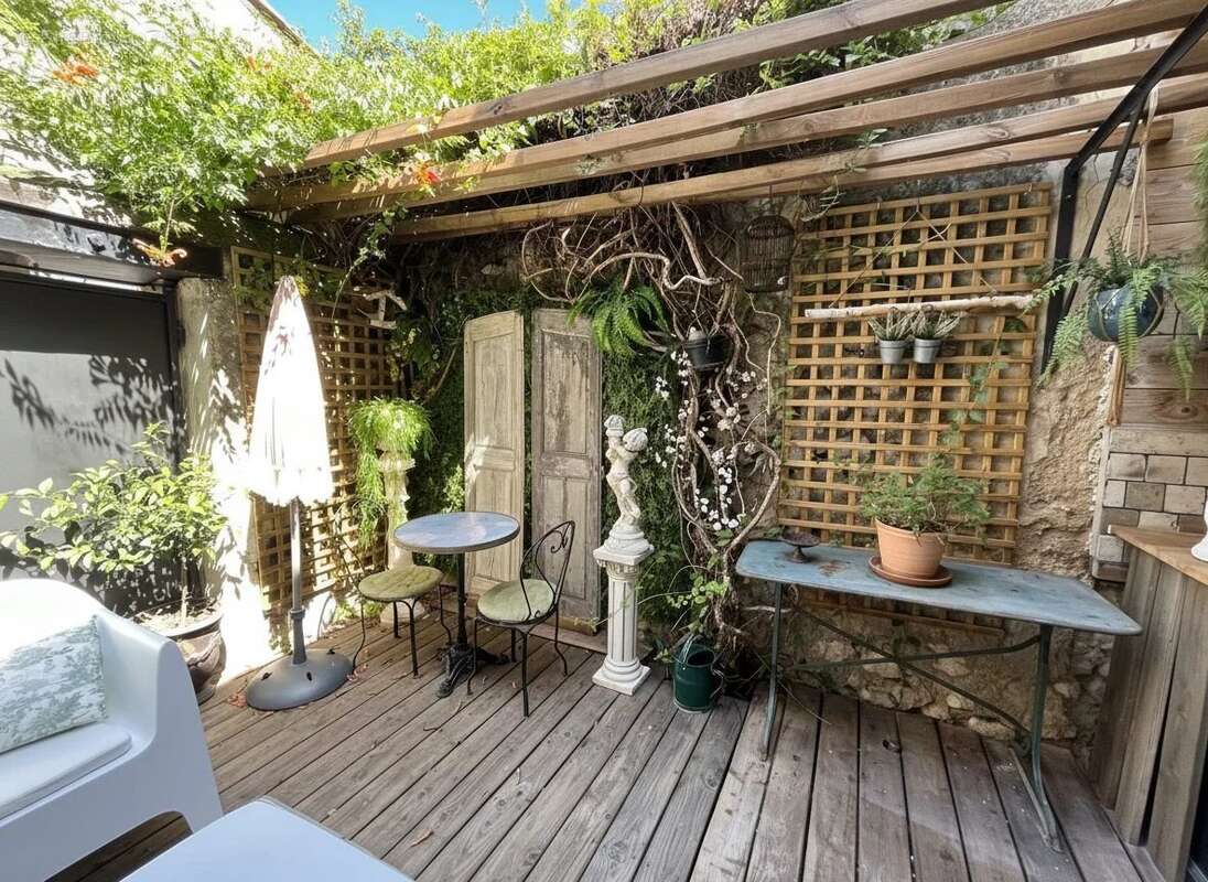 Maison à LA ROQUE-D'ANTHERON
