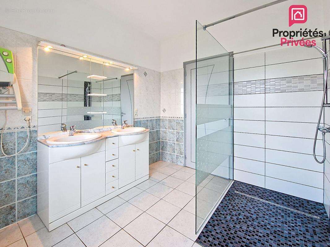 Vaste maison 218 m2 terrain de 1893m² - photo 10