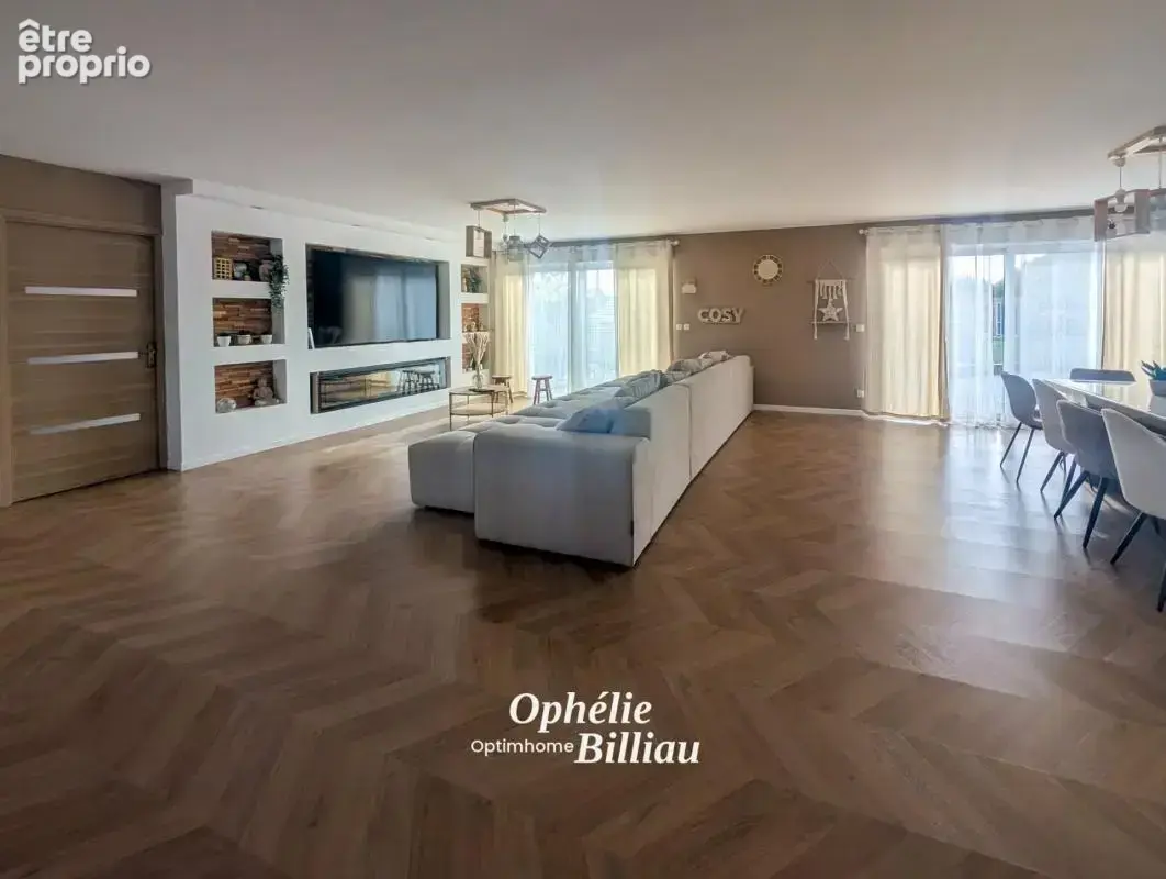 Photo Maison à Aire-Sur-La-Lys au prix de 542 000€