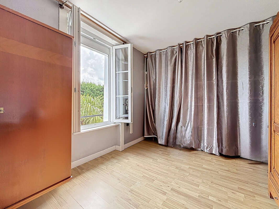 Maison à CONDE-SUR-VIRE