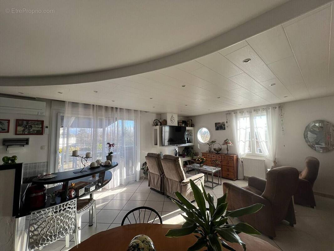 Appartement à PONT-DE-CHERUY