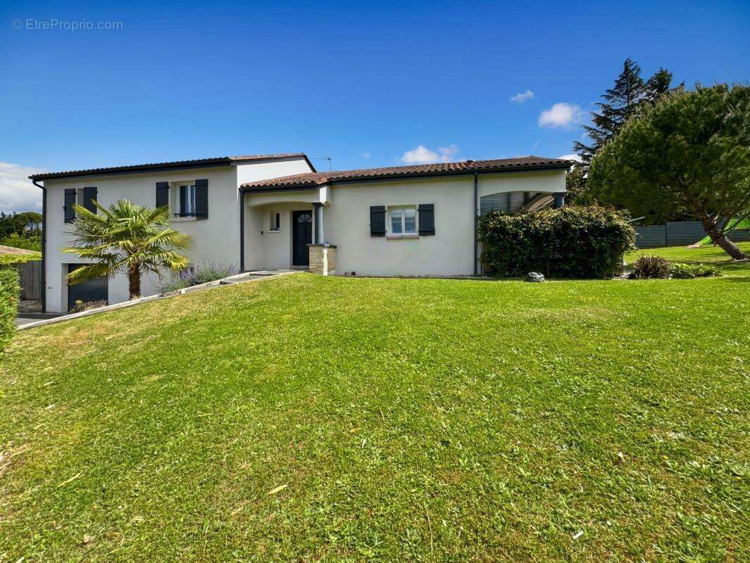 Maison à CHAMPCEVINEL