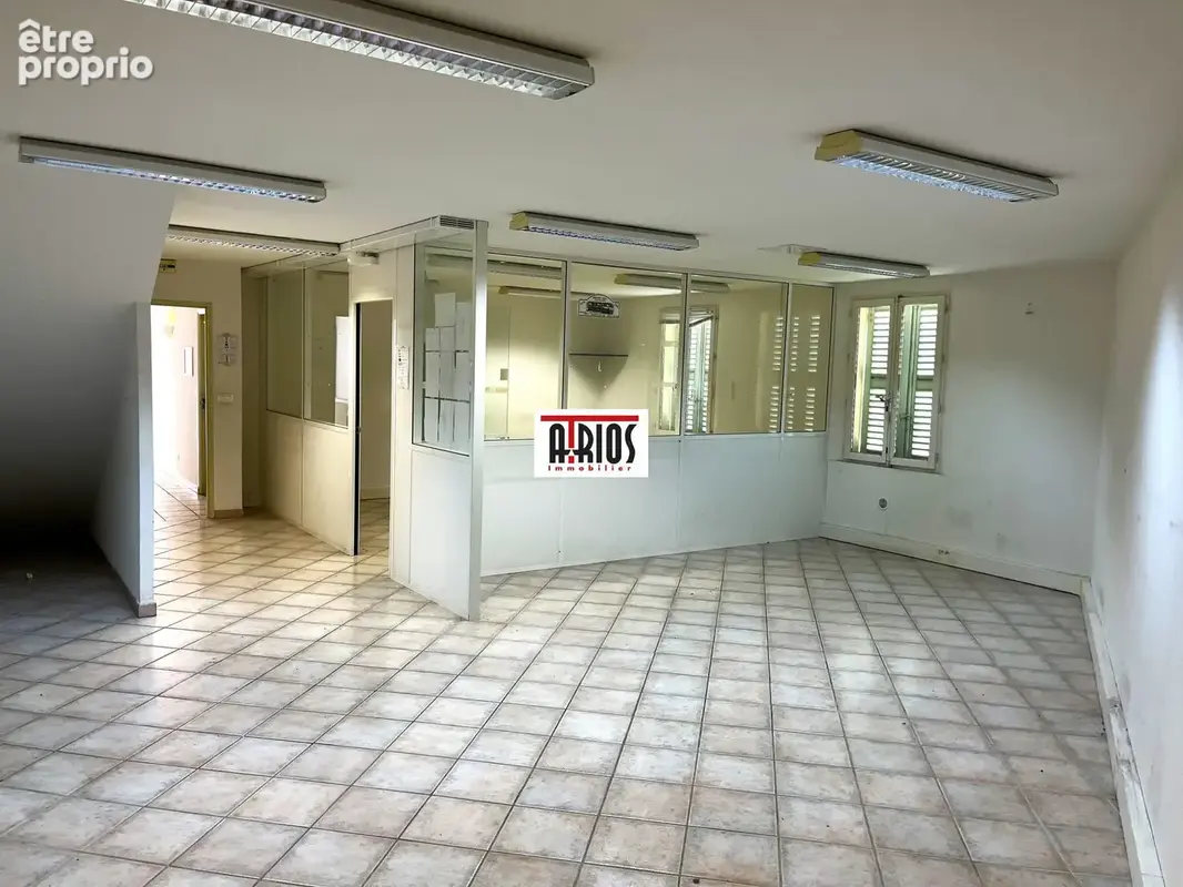 Commerce 1 000 m² à vendre à Toulon (83100) - photo 7