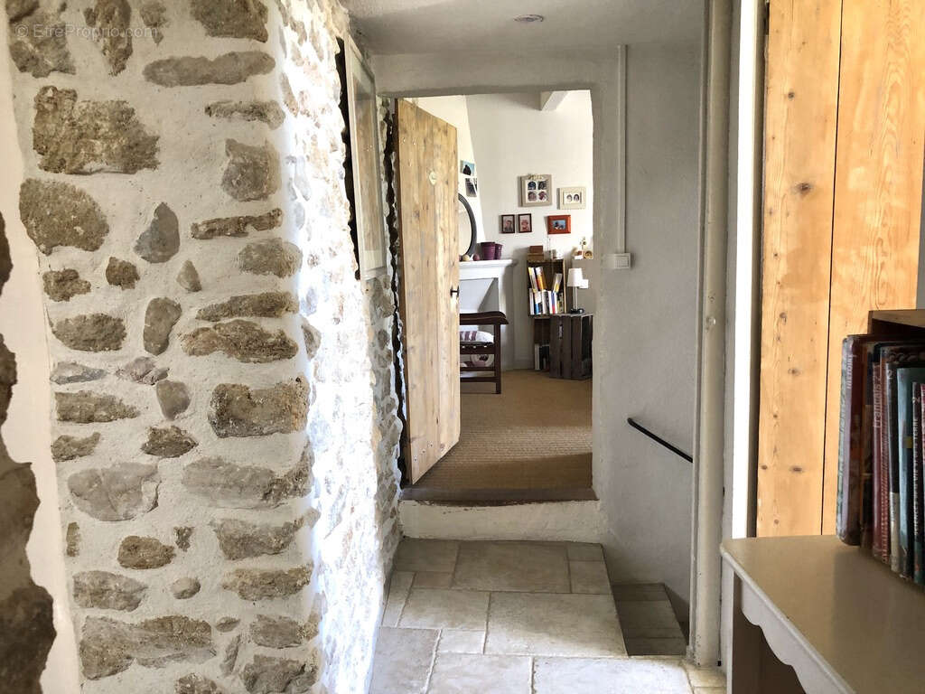 Maison à CAMARET-SUR-AIGUES