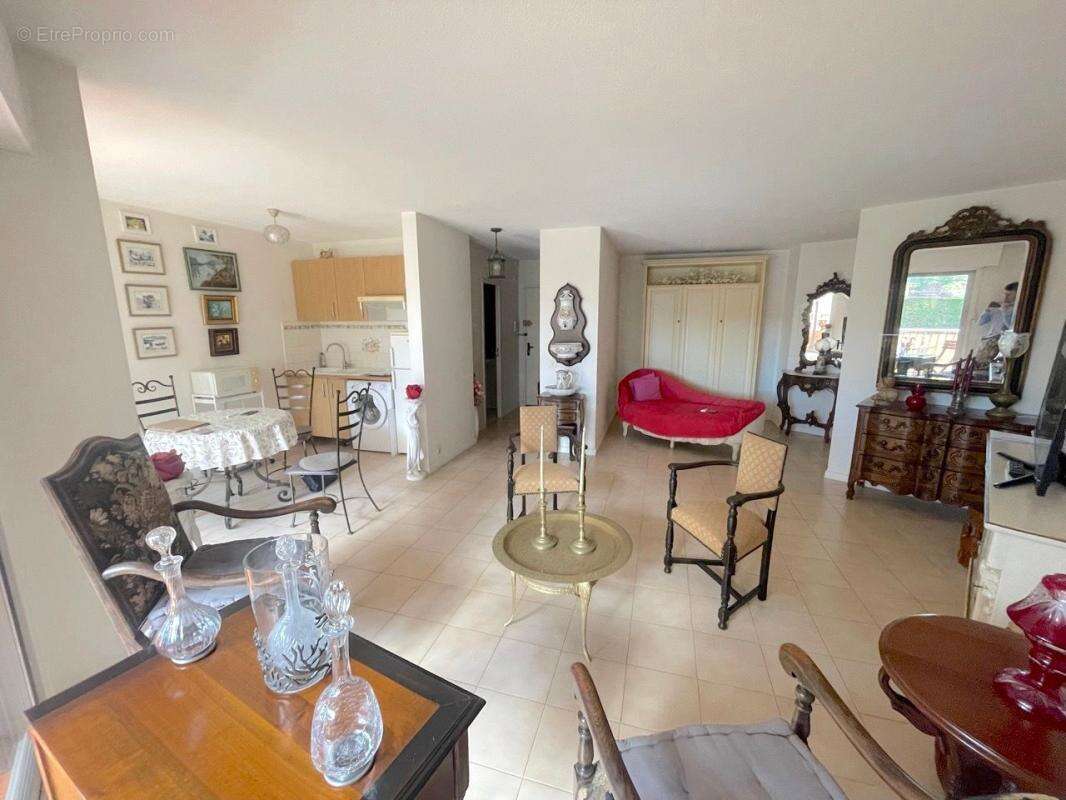 Appartement à MANDELIEU-LA-NAPOULE