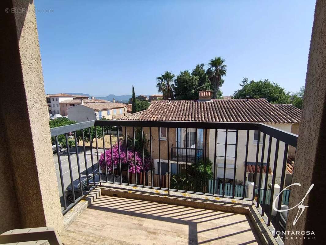 Appartement à ROQUEBRUNE-SUR-ARGENS