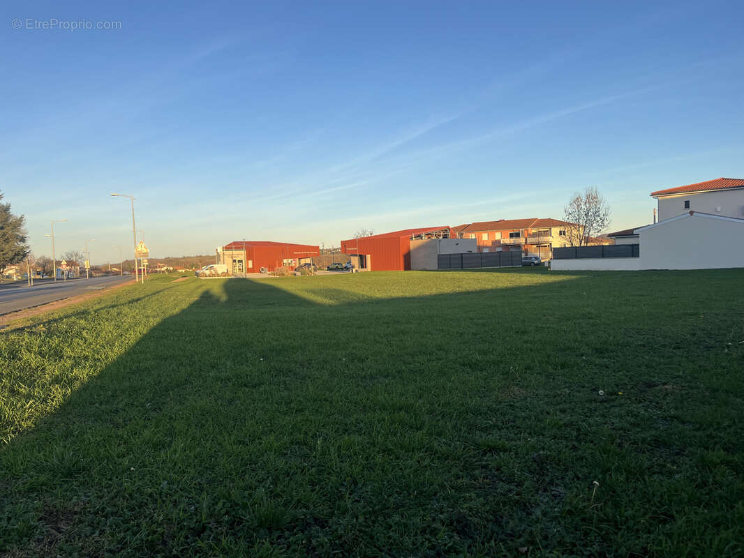 Terrain à PONT-DU-CHATEAU