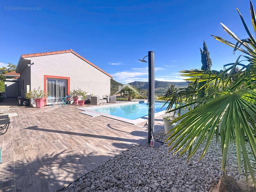 Villa de prestige type 5 de 140 m2 sur son terrain de 1200 m2 - photo 2