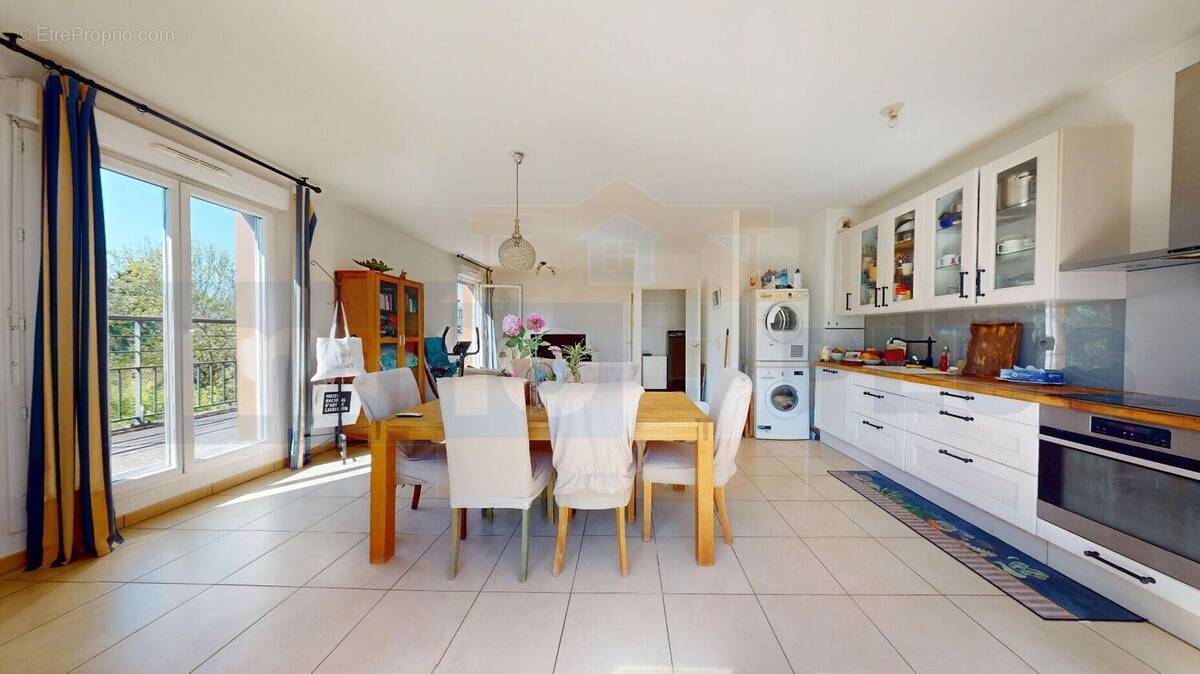 Appartement à FONTENAY-LE-FLEURY