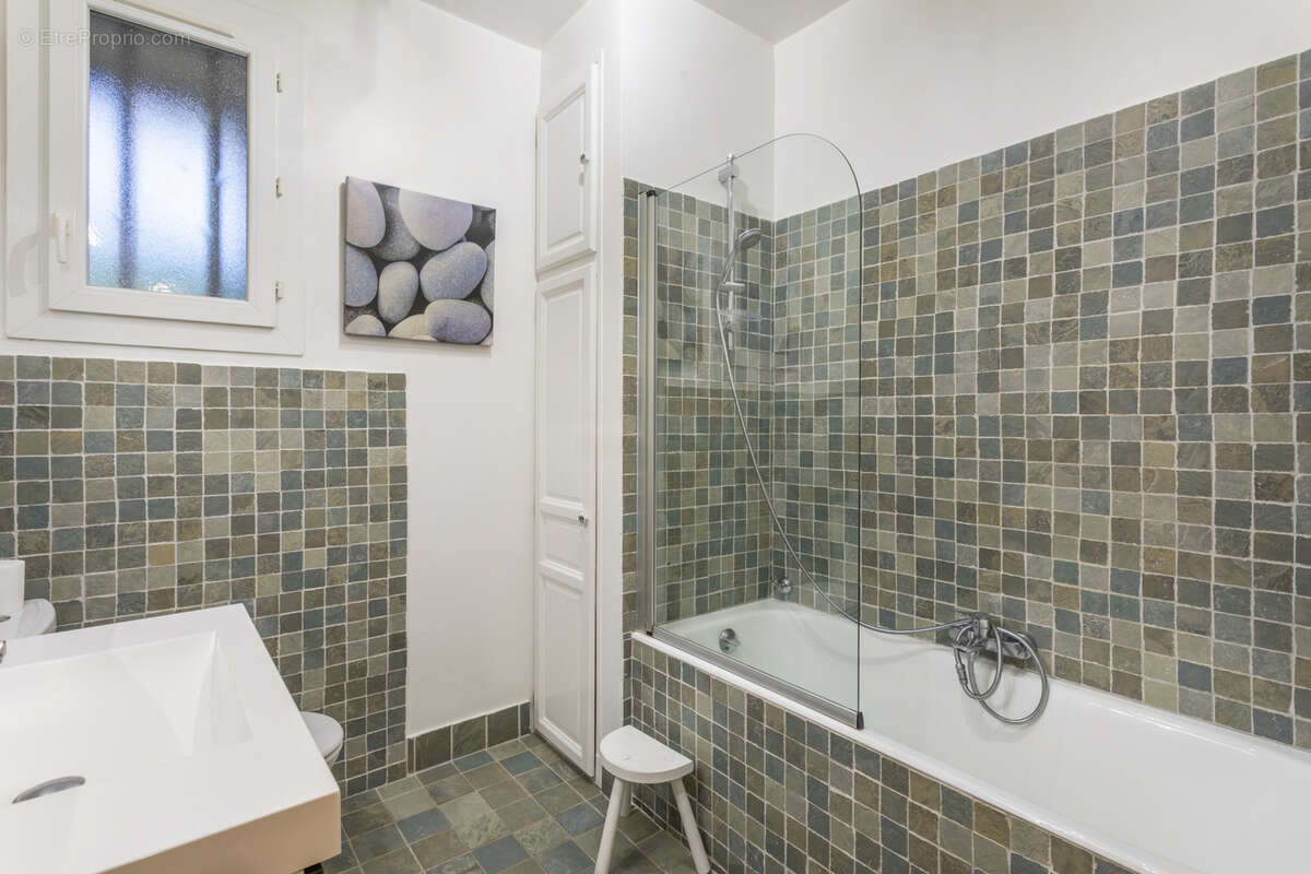 Maison à SIMIANE-COLLONGUE